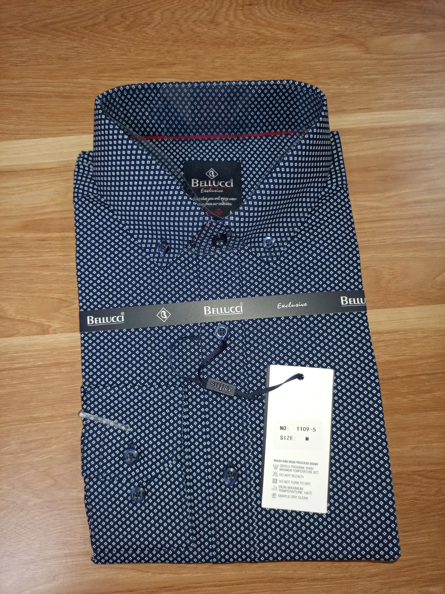 Chemise bleue a pois blanc