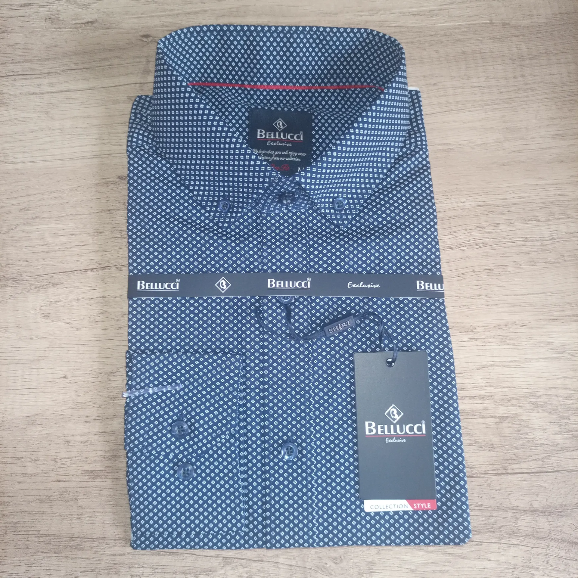 Chemise bleue foncé à pois blanc